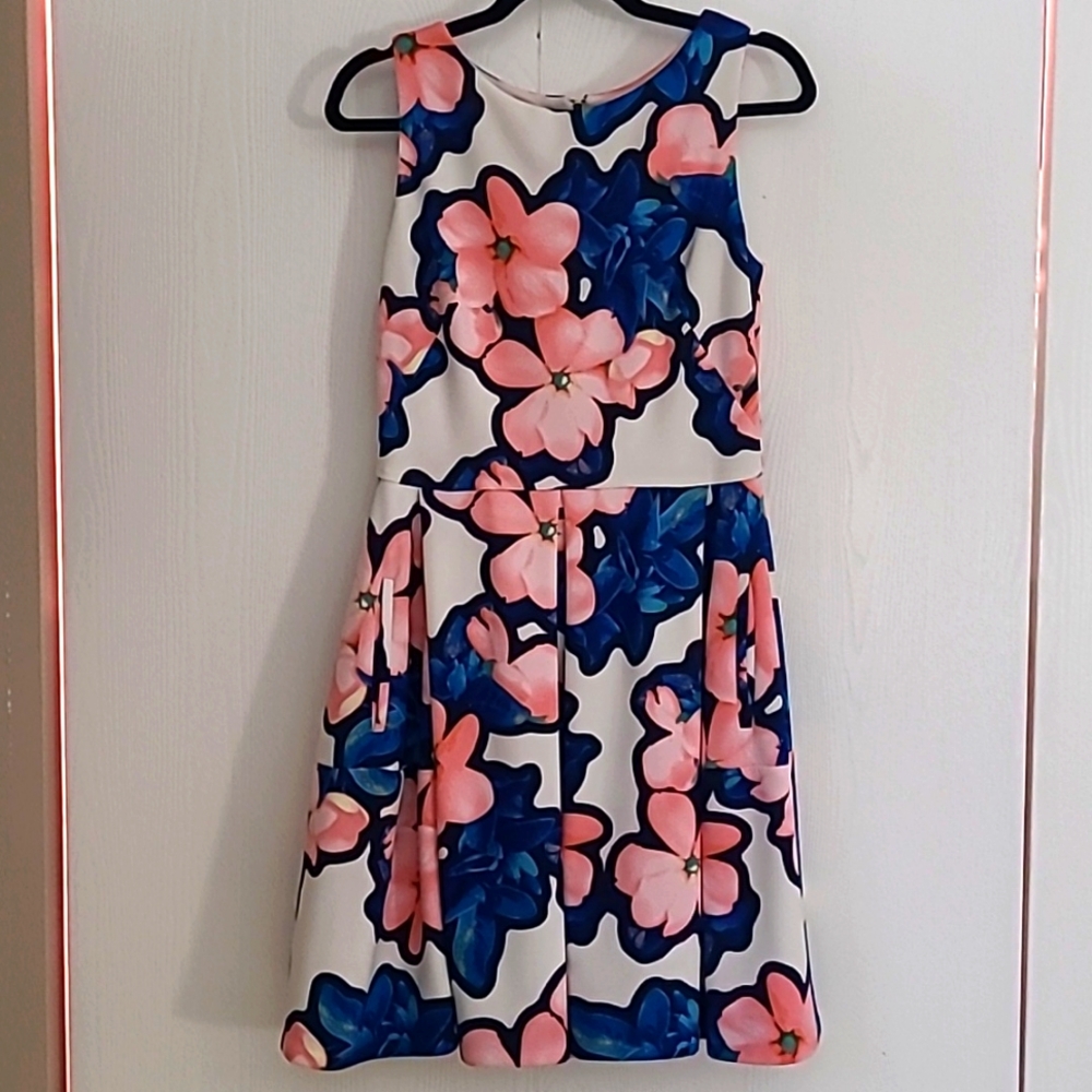 Taylor Floral dress with pockets, size 8